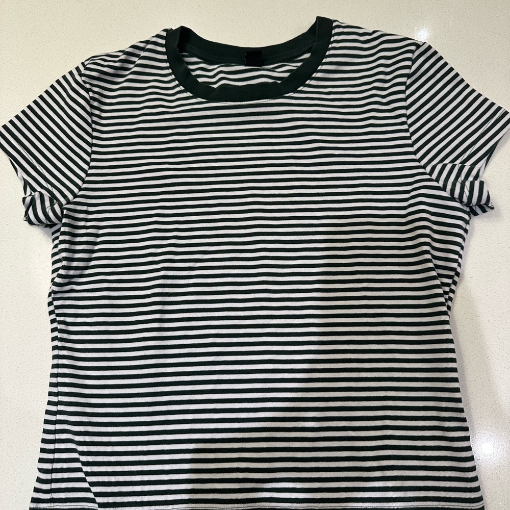 Uniqlo Black and Green Striped Short Sleeve Tee